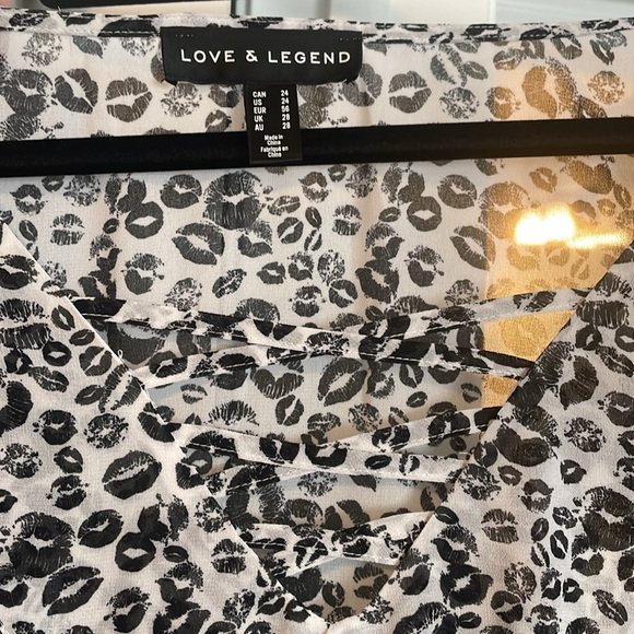 Love & legend, lightweight blouse - Picture 2 of 3